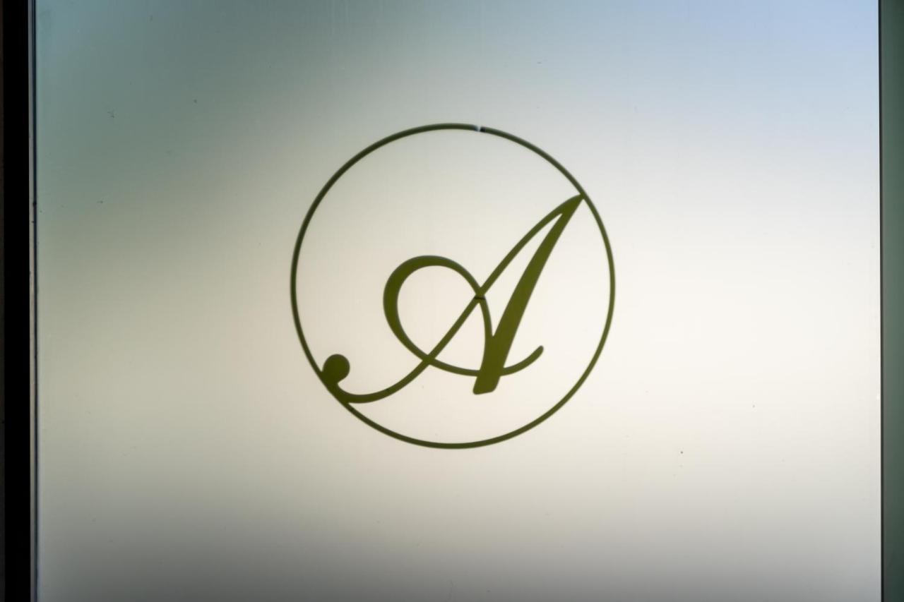 אתונה Anastazia Luxury Suites & Spa מראה חיצוני תמונה